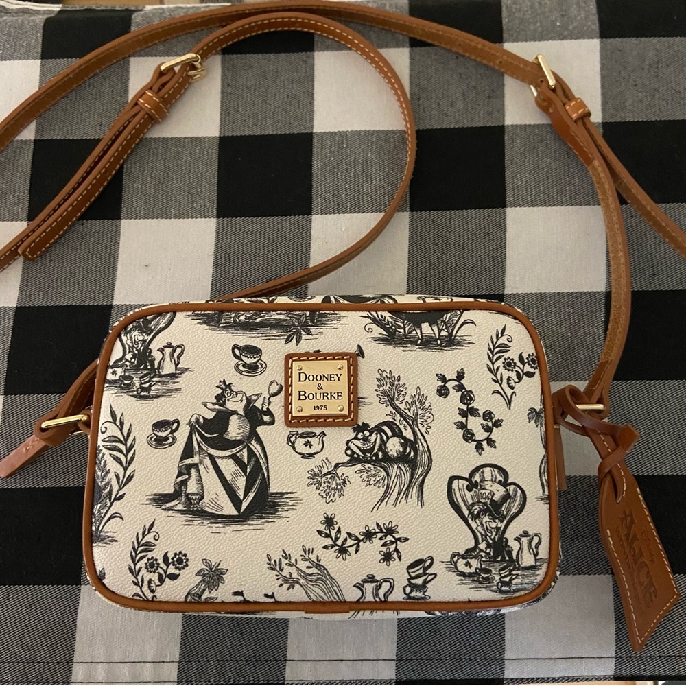 Alice in Wonderland 2022 Crossbody Bag - Picture 4 of 16